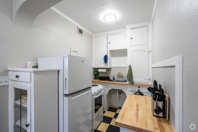 Studio - 418SF - Kitchen