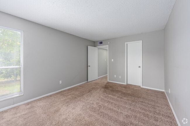 2BR, 1BA - 1,000SF - Primary Bedroom