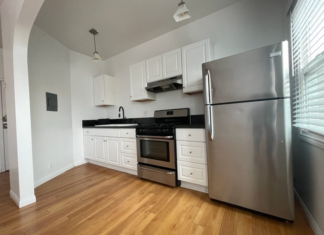 Photo - 5138 Melrose Ave Unidad 205