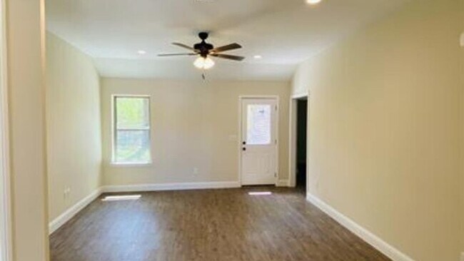 Photo - 312 W Heron St