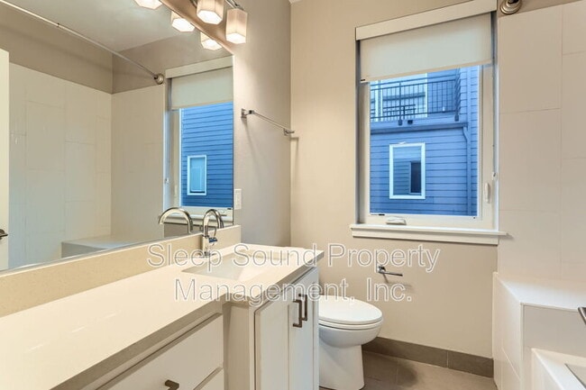 Photo - 1030 N Ainsworth St