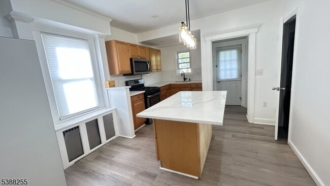 Photo - 354 W 2nd St