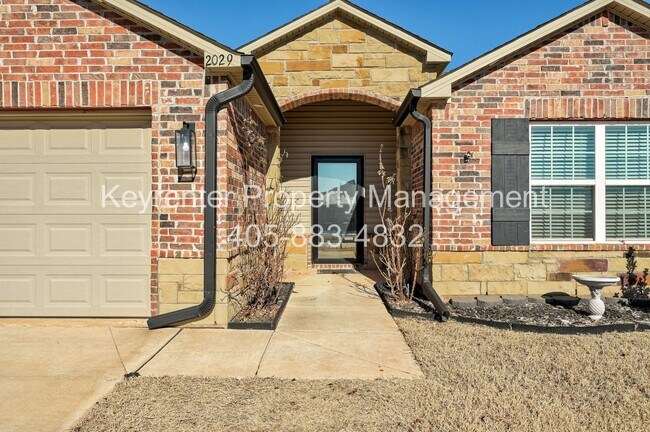 Photo - Gorgeous 4 Bed 2 Bath Home in Heart Of Mustang!!