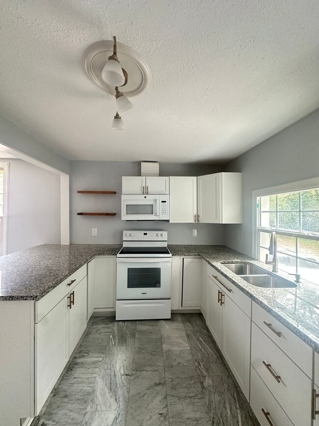 Photo - 410 Glover Ave