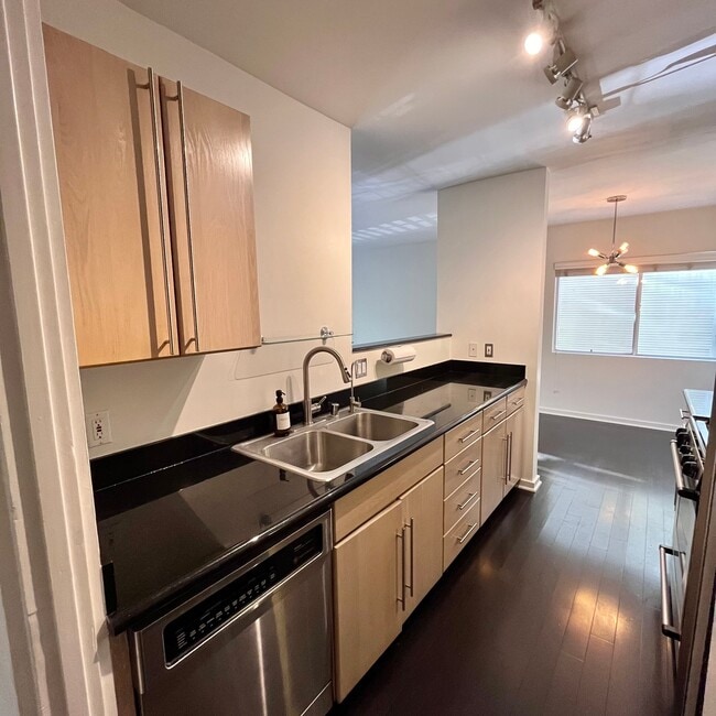 Photo - 330 S Barrington Ave Unit Apt 210