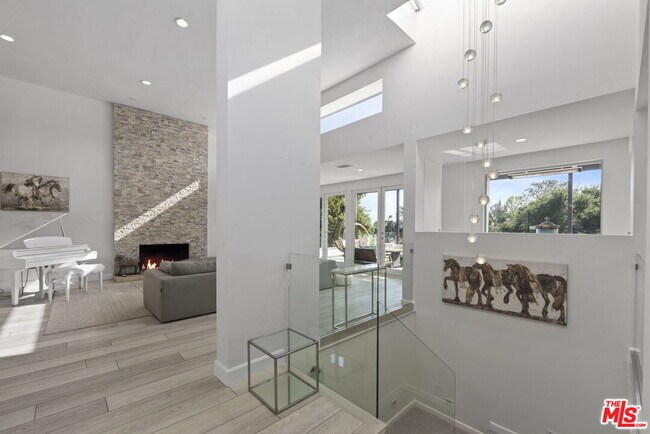 Photo - 641 Walther Way