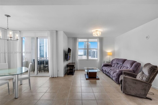 Photo - 511 SE 5 Ave Unidad 1714