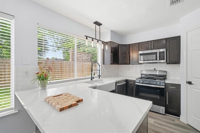 Building Photo - 7815 Royan Dr