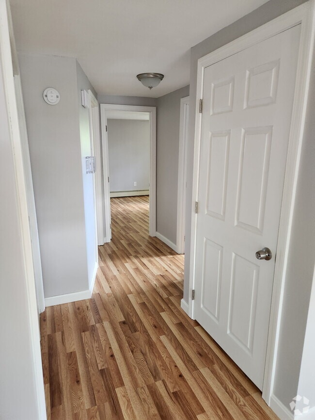 Building Photo - 1 Hampson St Unit 2nd floor Rental