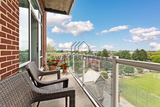 Photo - 1145 N High St Unit 504