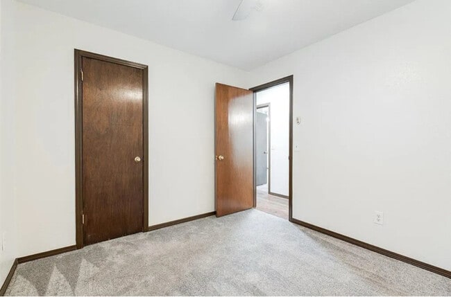 Photo - 604 Howard Ct