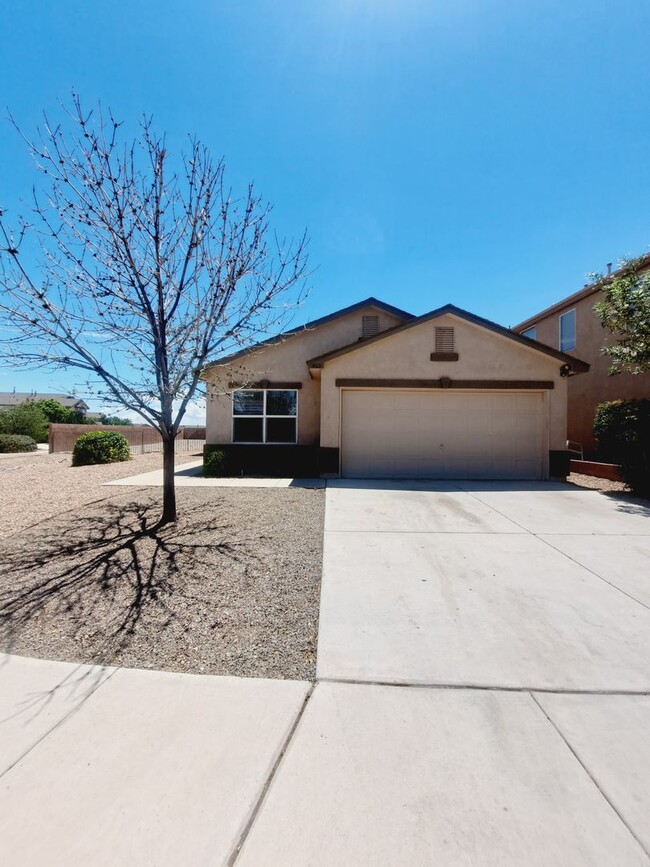 Photo - 3 bed 2 bath home in Huning Ranch!