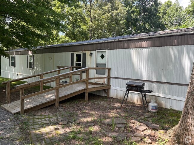 Building Photo - 1155 Travis Rd Rental