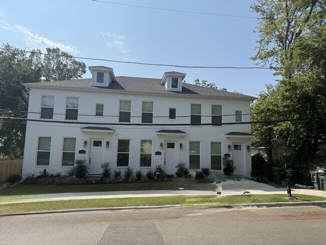 Building Photo - 1623 W Stone St