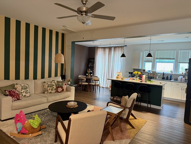 Building Photo - 119 Anise Ln