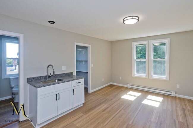 24 Hilton St Unit 3