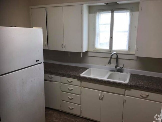 Building Photo - 115 E. 15th Unit 115 E. 15th - A Rental