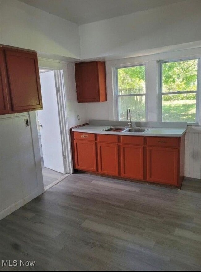 Photo - 709 E 126th St Unit Upstairs