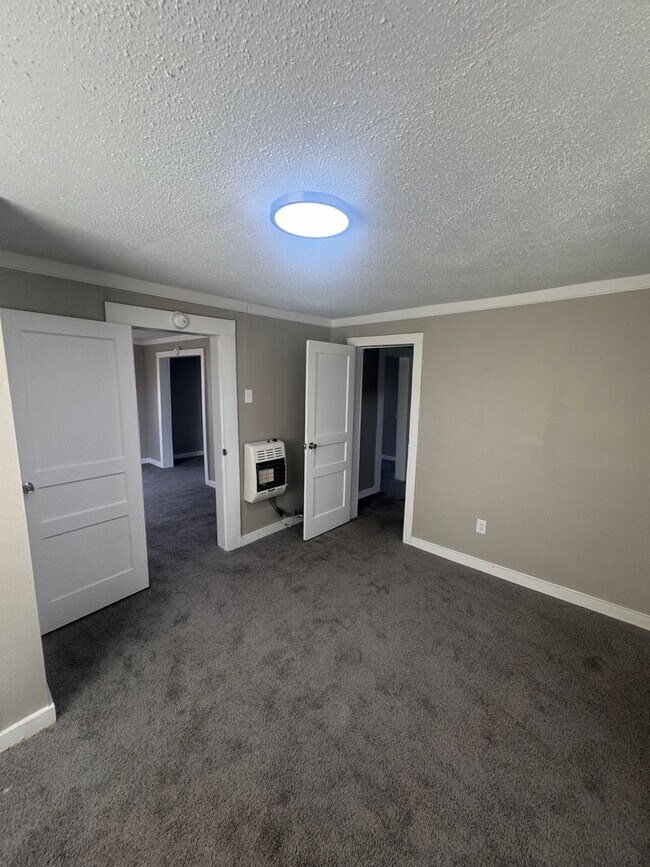 156 S Pkwy E