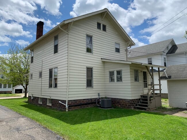 Photo - 296 E State St