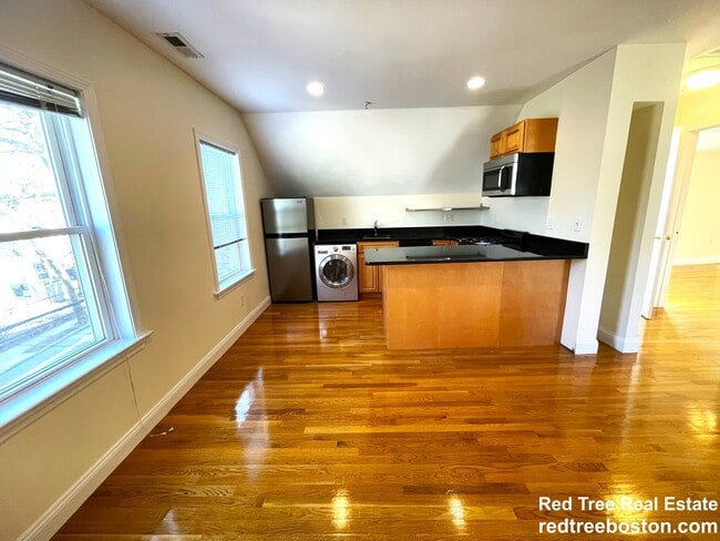 Building Photo - 172 Fuller St Unit 3 Rental