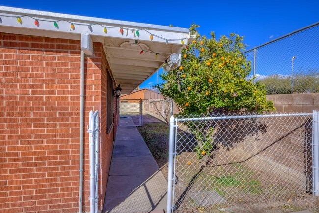 Photo - 417 E Jacinto St