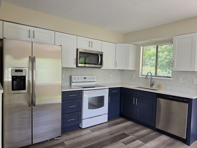 Photo - 2455 Thomasson Dr Unit B