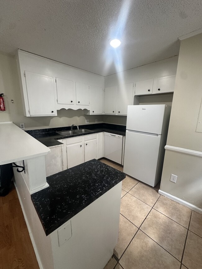 Photo - Great 3 bedroom 2 bath ranch home! AVAILABLE NOW!