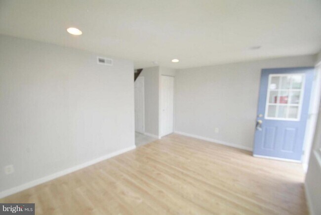 Photo - 7915 Eastdale Rd