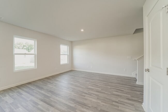 Photo - 671 Farmstead Trail