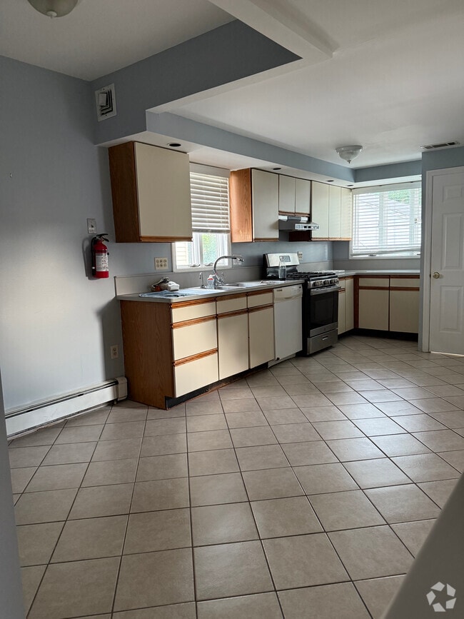 Building Photo - 137 Baldwin St Unit 2 Rental