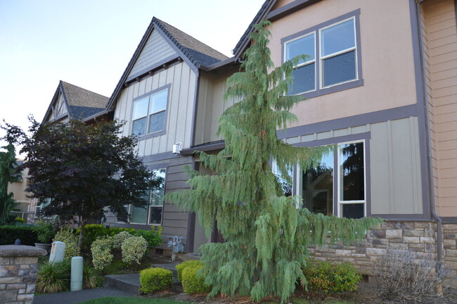 "Charming 3-Bed + Loft and 2 car garage To... - "Charming 3-Bed + Loft and 2 car garage To...