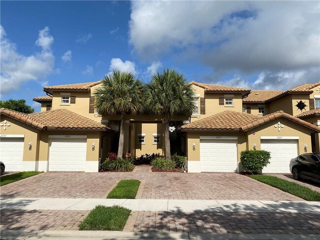 Building Photo - 8203 NW 128th Ln Unit 18-D