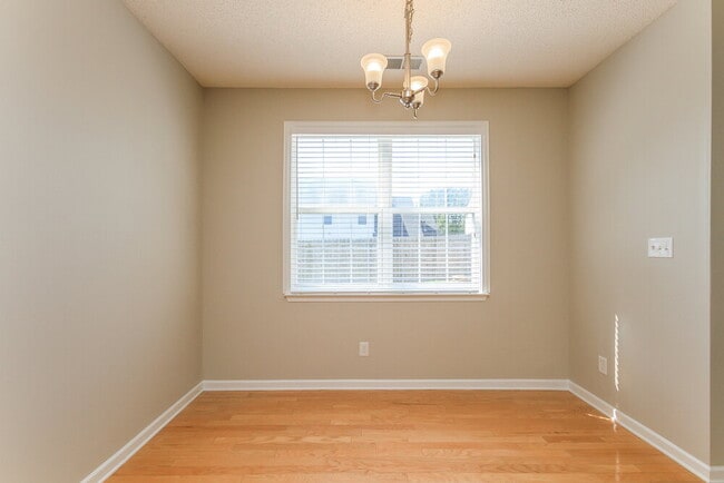 Photo - 5811 Briggs Dr