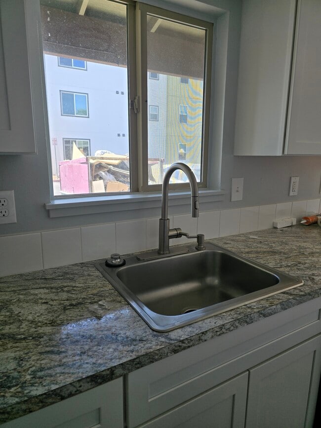 553 NW 4th St