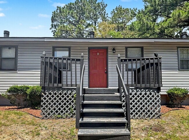 Building Photo - 200 Bull Run St Unit B