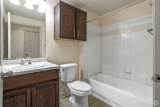 2BR, 2BA - 876SF - Second Bathroom