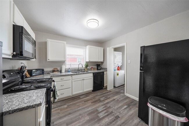 Photo - 2111 8th Ave N