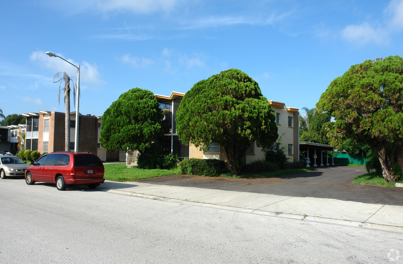 Lakeview - Lakeview Apartments