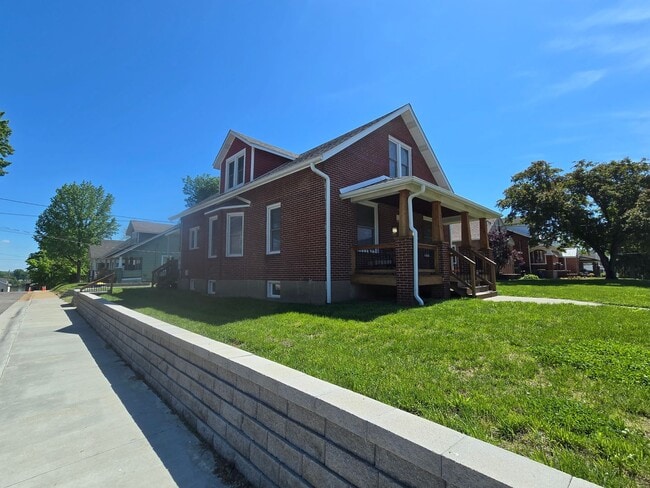 Photo - Charming 4BR/2.5BA Home in Historic Washington, MO - Walk to the Riverfront!