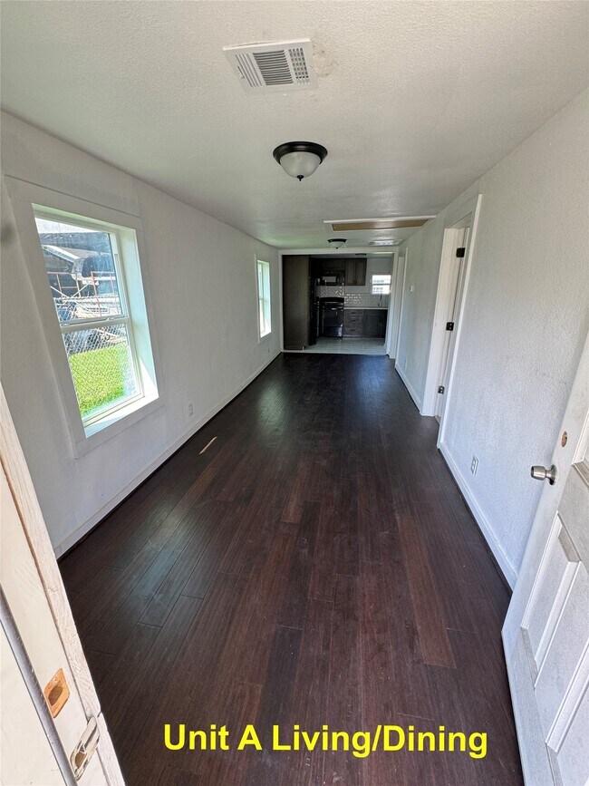 Photo - 8214 Livingston St