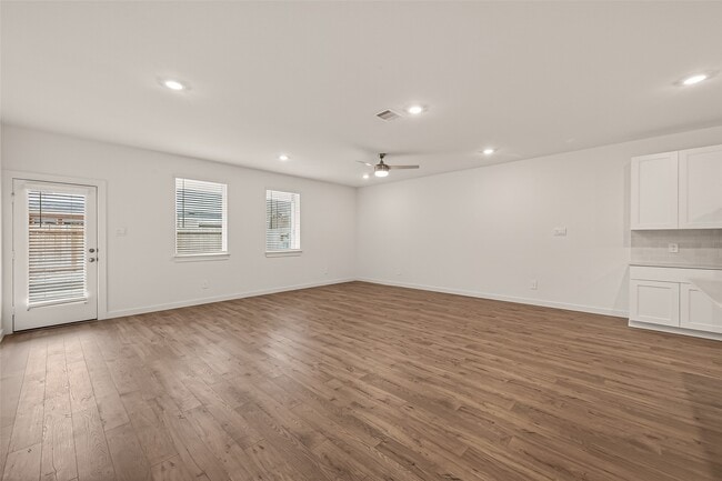 Photo - 3539 Shearwater St