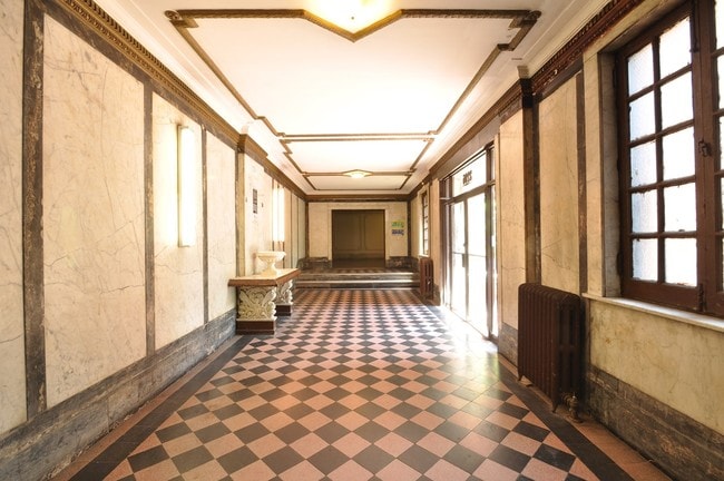 Photo - 3265 Bainbridge Avenue