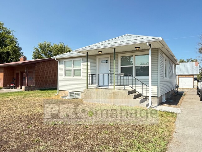 Building Photo - 335 E 17th St Unit 335 Rental