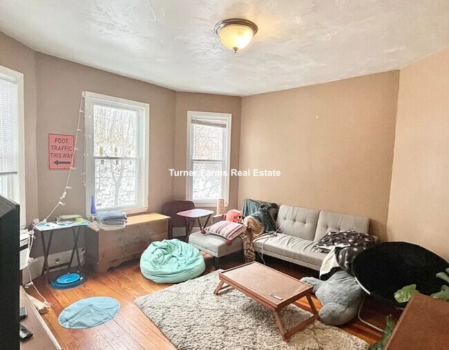 Building Photo - 32 Fisher Ave Unit 22 fisher ave- 3 Rental