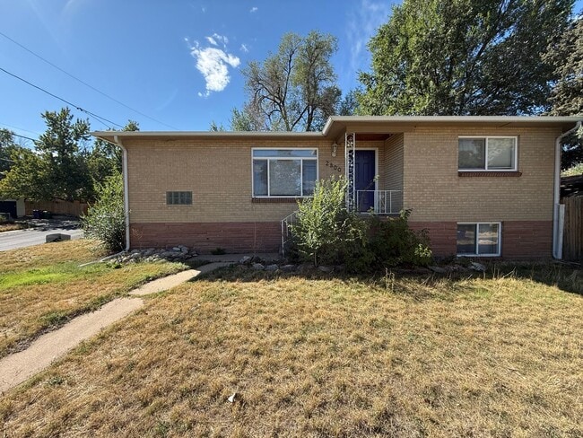 Building Photo - Beautifully Updated Home near Federal & Al...