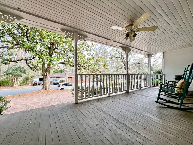 Photo - 3604 Lee St SE