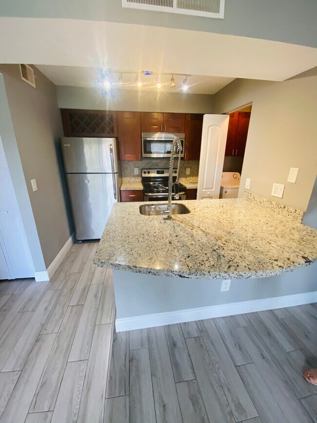 Building Photo - 1239 SW 46th Ave Unit 908