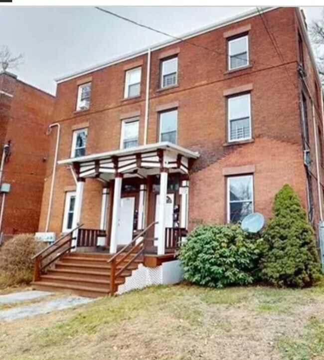 Building Photo - 22 Townley St Unit 22 Townley apt 1