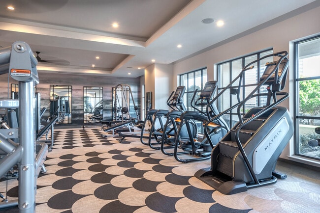 Novel Turtle Creek apartments — community photo - Novel Turtle Creek